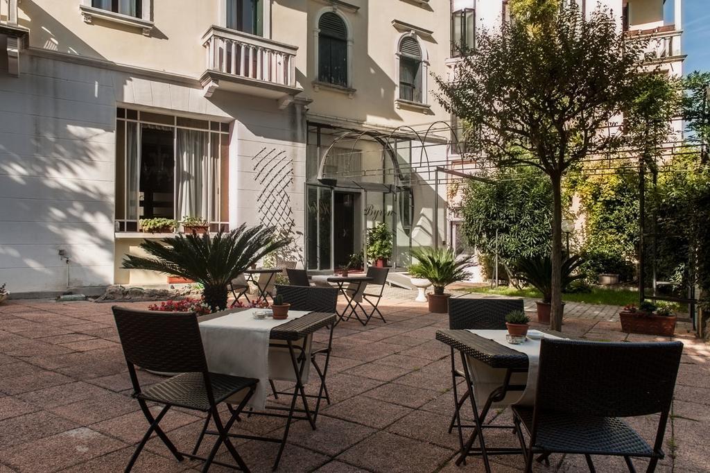 Hotel Byron Lido di Venezia Kültér fotó