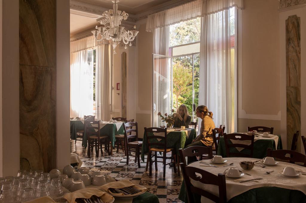 Hotel Byron Lido di Venezia Kültér fotó