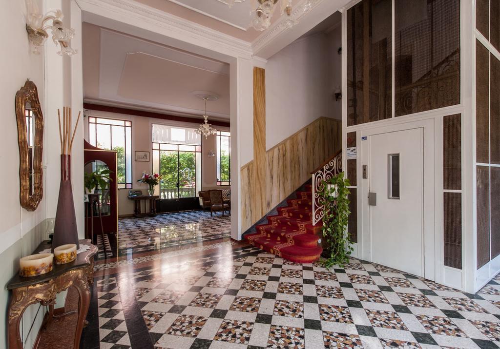 Hotel Byron Lido di Venezia Kültér fotó