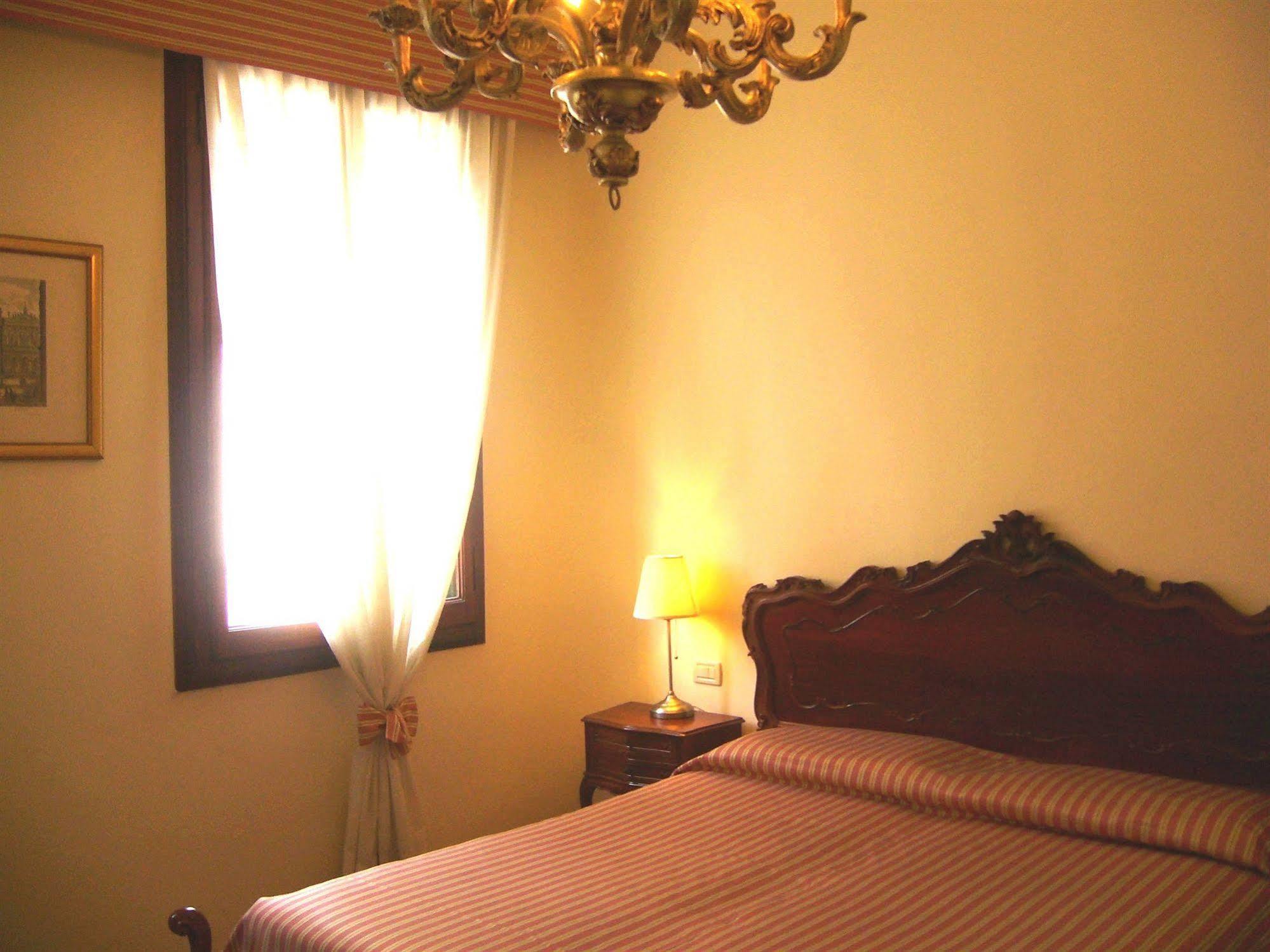 Hotel Byron Lido di Venezia Kültér fotó